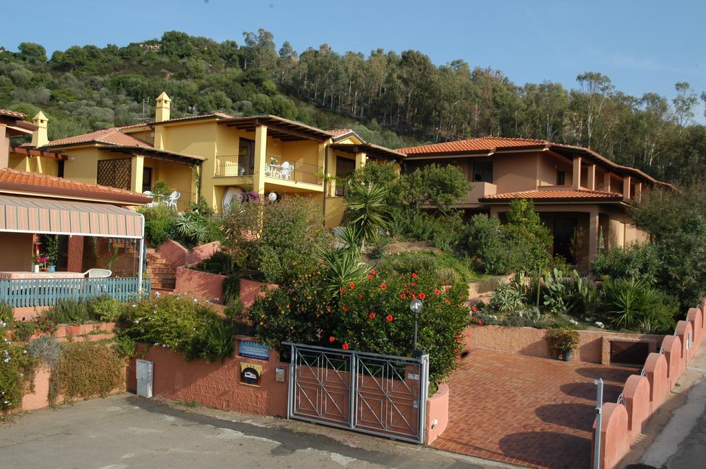 Residence Appartamenti Caffarena Àrbatax Exterior foto