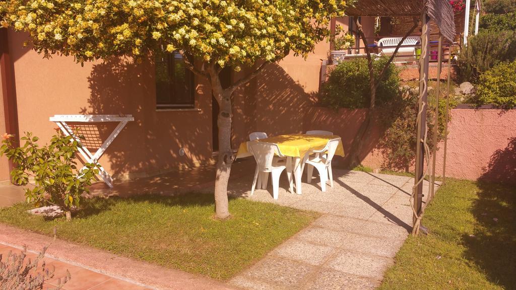 Residence Appartamenti Caffarena Àrbatax Quarto foto